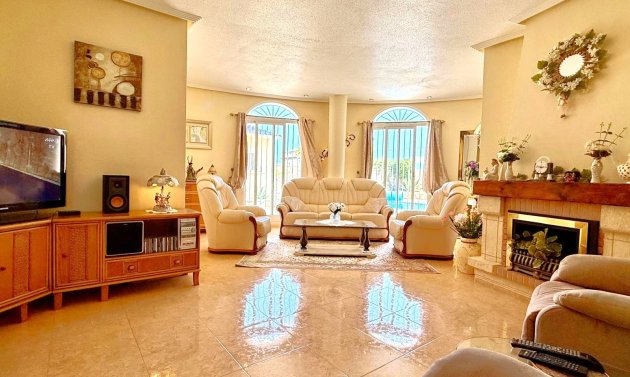 Resale - Villa -
Villamartín - Villamartin