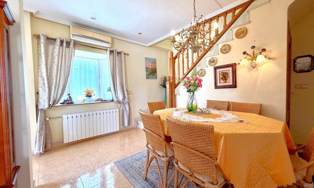 Resale - Villa -
Villamartín - Villamartin