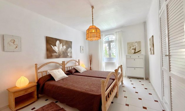 Resale - Villa -
Villamartín - Villamartin