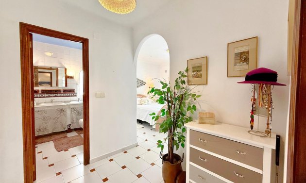 Resale - Villa -
Villamartín - Villamartin
