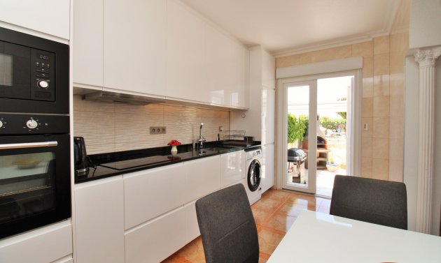 Resale - Apartment -
Villamartín - PAU 8