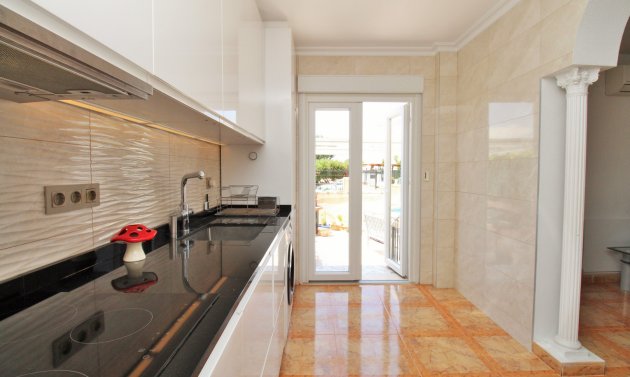 Resale - Apartment -
Villamartín - PAU 8