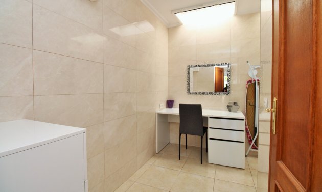 Resale - Apartment -
Villamartín - PAU 8
