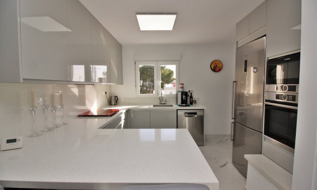 Återförsäljning - Villa -
Villamartín - Villamartin