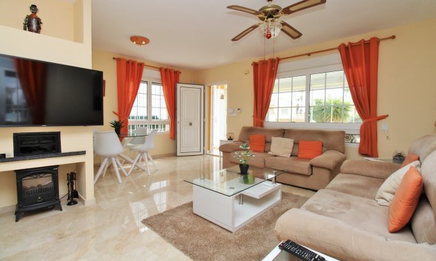 Resale - Villa -
Villamartín - Los Dolses