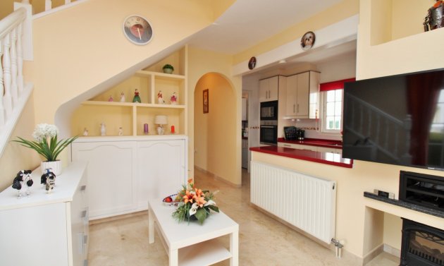 Resale - Villa -
Villamartín - Los Dolses