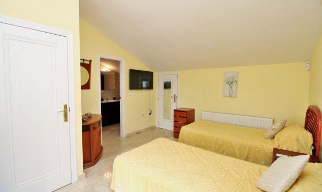 Resale - Villa -
Villamartín - Los Dolses