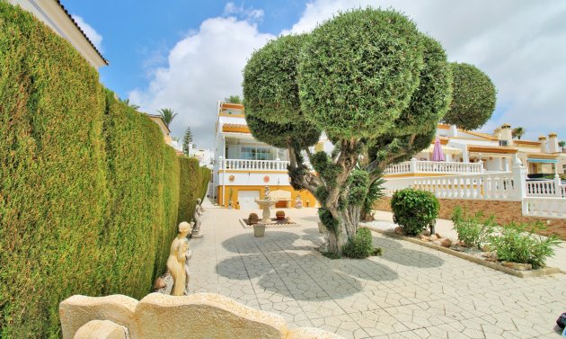 Resale - Villa -
Villamartín - Los Dolses