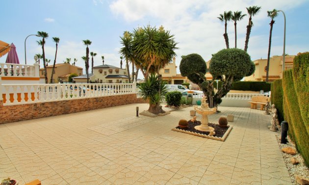 Resale - Villa -
Villamartín - Los Dolses