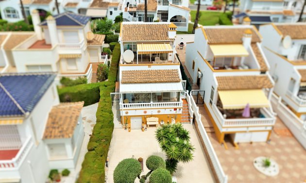 Resale - Villa -
Villamartín - Los Dolses
