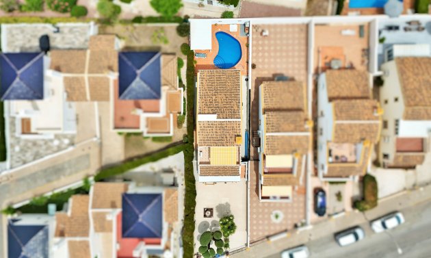Resale - Villa -
Villamartín - Los Dolses