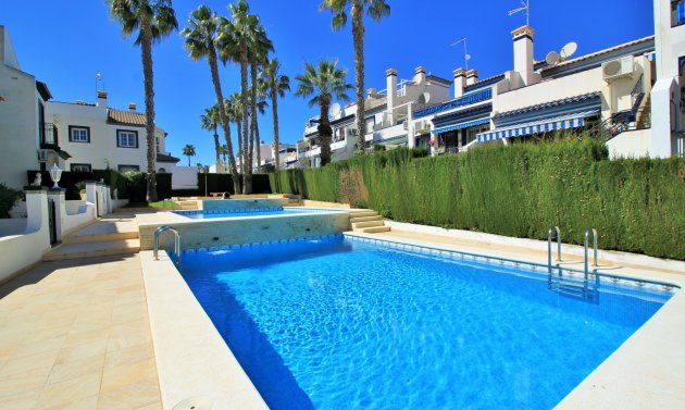 Resale - Villa -
Villamartín - Los Dolses