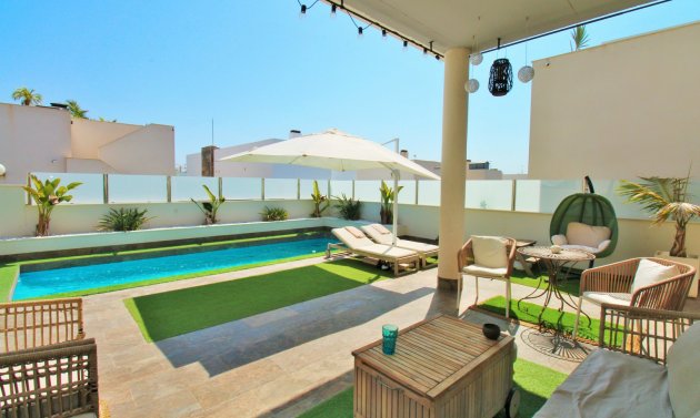Återförsäljning - Villa -
Villamartín - Villamartin