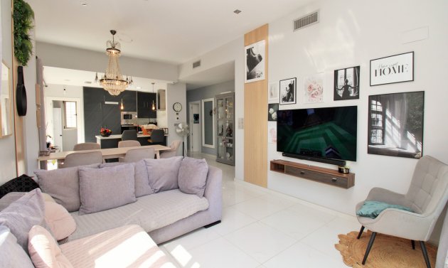 Återförsäljning - Villa -
Villamartín - Villamartin