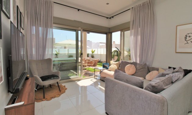 Återförsäljning - Villa -
Villamartín - Villamartin