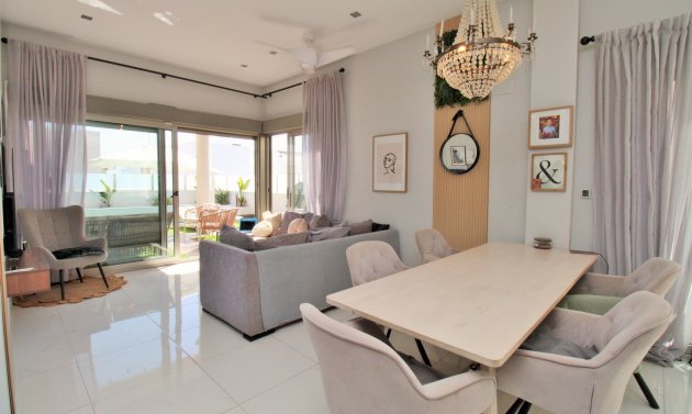 Återförsäljning - Villa -
Villamartín - Villamartin