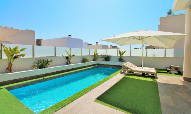 Återförsäljning - Villa -
Villamartín - Villamartin