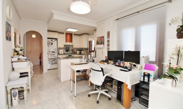 Resale - Apartment -
Villamartín - PAU 8