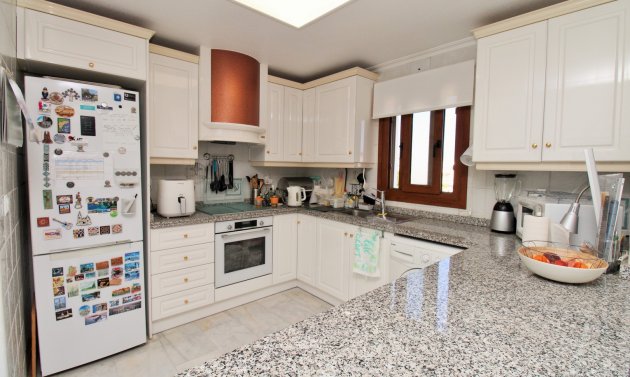 Resale - Apartment -
Villamartín - PAU 8