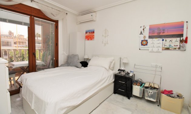 Resale - Apartment -
Villamartín - PAU 8