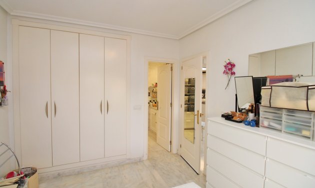 Resale - Apartment -
Villamartín - PAU 8