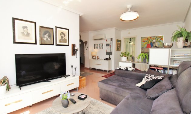 Resale - Villa -
Villamartín - Los Dolses