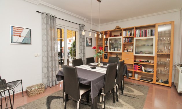 Resale - Villa -
Villamartín - Los Dolses