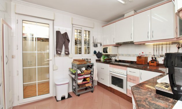 Resale - Villa -
Villamartín - Los Dolses