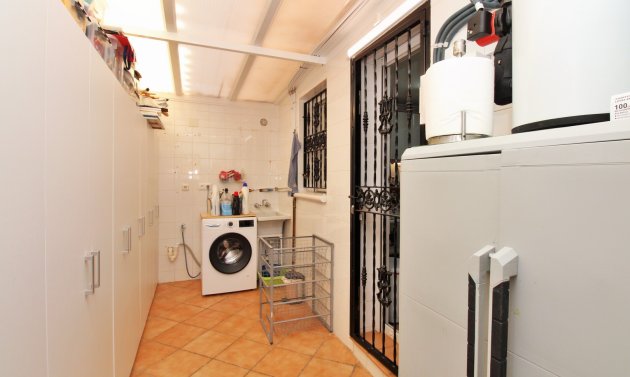 Resale - Villa -
Villamartín - Los Dolses