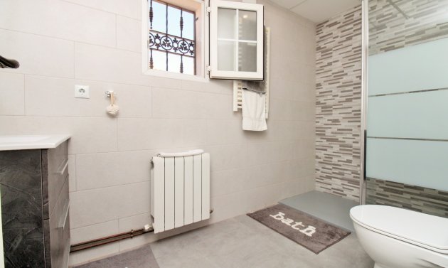 Resale - Villa -
Villamartín - Los Dolses