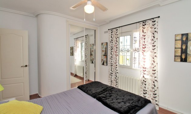 Resale - Villa -
Villamartín - Los Dolses