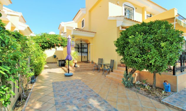 Resale - Villa -
Villamartín - Los Dolses