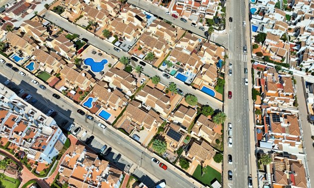 Resale - Villa -
Villamartín - Los Dolses