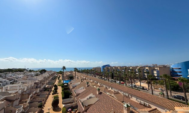 Resale - Apartamento -
Cabo Roig
