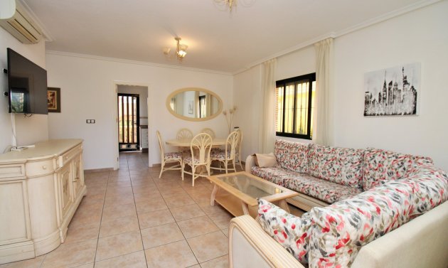 Återförsäljning - Detached Villa -
Villamartín - Villamartin