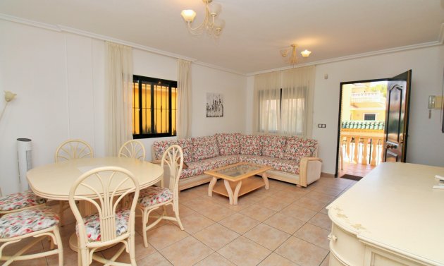 Återförsäljning - Detached Villa -
Villamartín - Villamartin