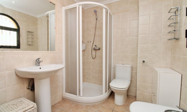 Återförsäljning - Detached Villa -
Villamartín - Villamartin