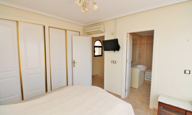 Återförsäljning - Detached Villa -
Villamartín - Villamartin