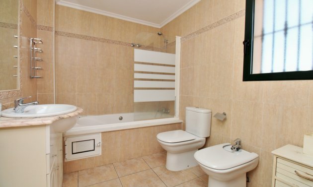 Återförsäljning - Detached Villa -
Villamartín - Villamartin