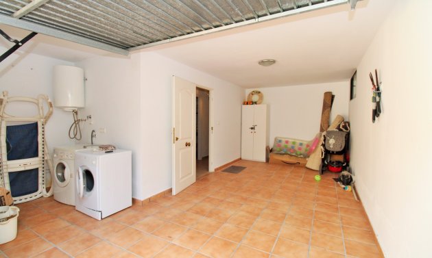 Återförsäljning - Detached Villa -
Villamartín - Villamartin