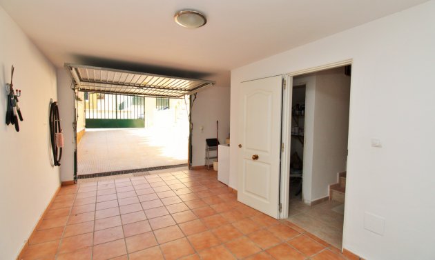 Återförsäljning - Detached Villa -
Villamartín - Villamartin