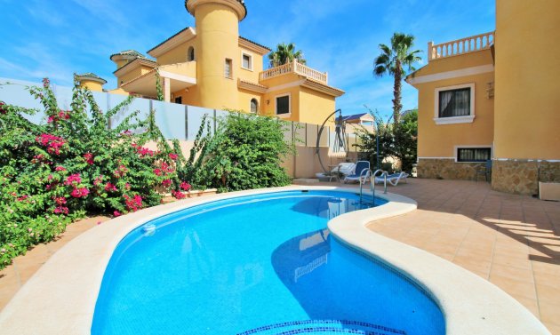 Återförsäljning - Detached Villa -
Villamartín - Villamartin