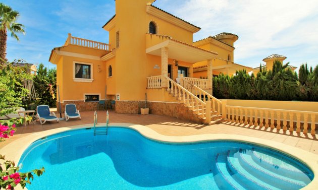 Återförsäljning - Detached Villa -
Villamartín - Villamartin