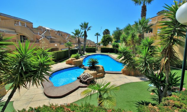 Återförsäljning - Detached Villa -
Villamartín - Villamartin