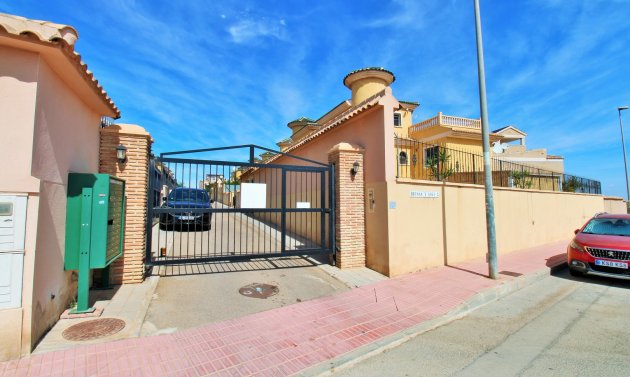 Återförsäljning - Detached Villa -
Villamartín - Villamartin