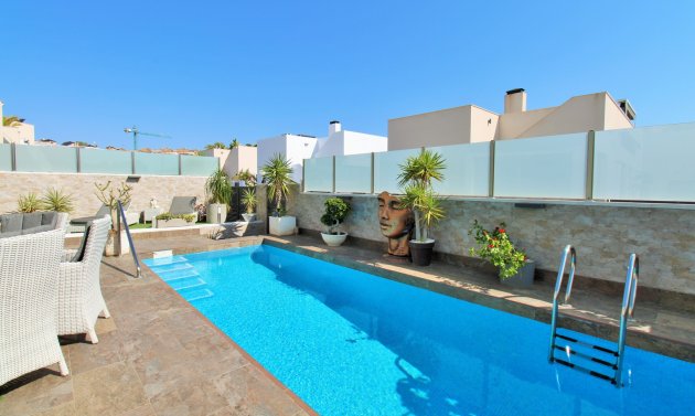 Resale - Villa -
Villamartín - Villamartin