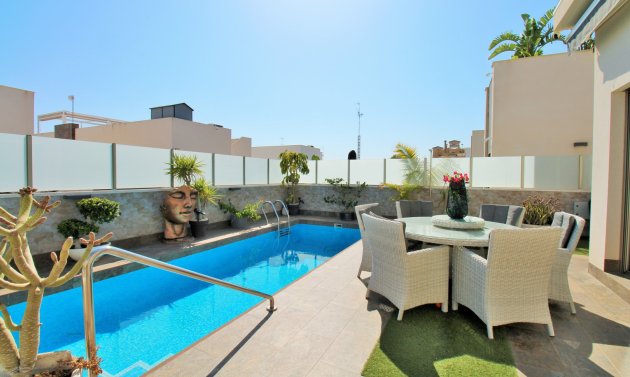 Resale - Villa -
Villamartín - Villamartin