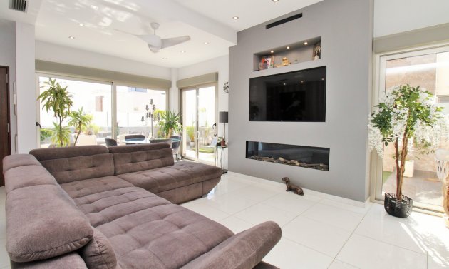 Resale - Villa -
Villamartín - Villamartin