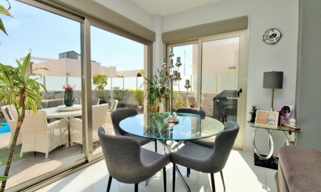 Resale - Villa -
Villamartín - Villamartin