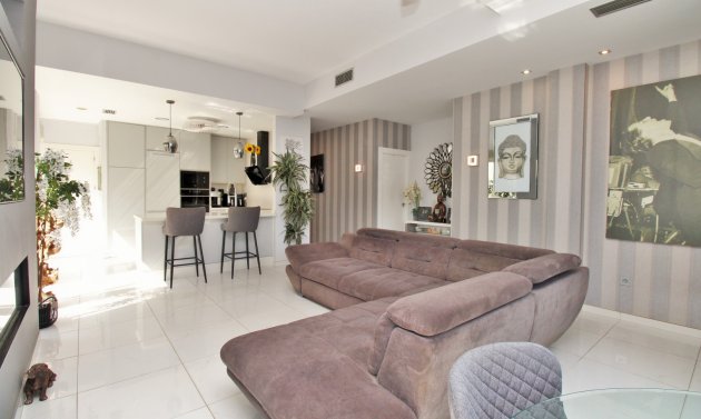 Resale - Villa -
Villamartín - Villamartin